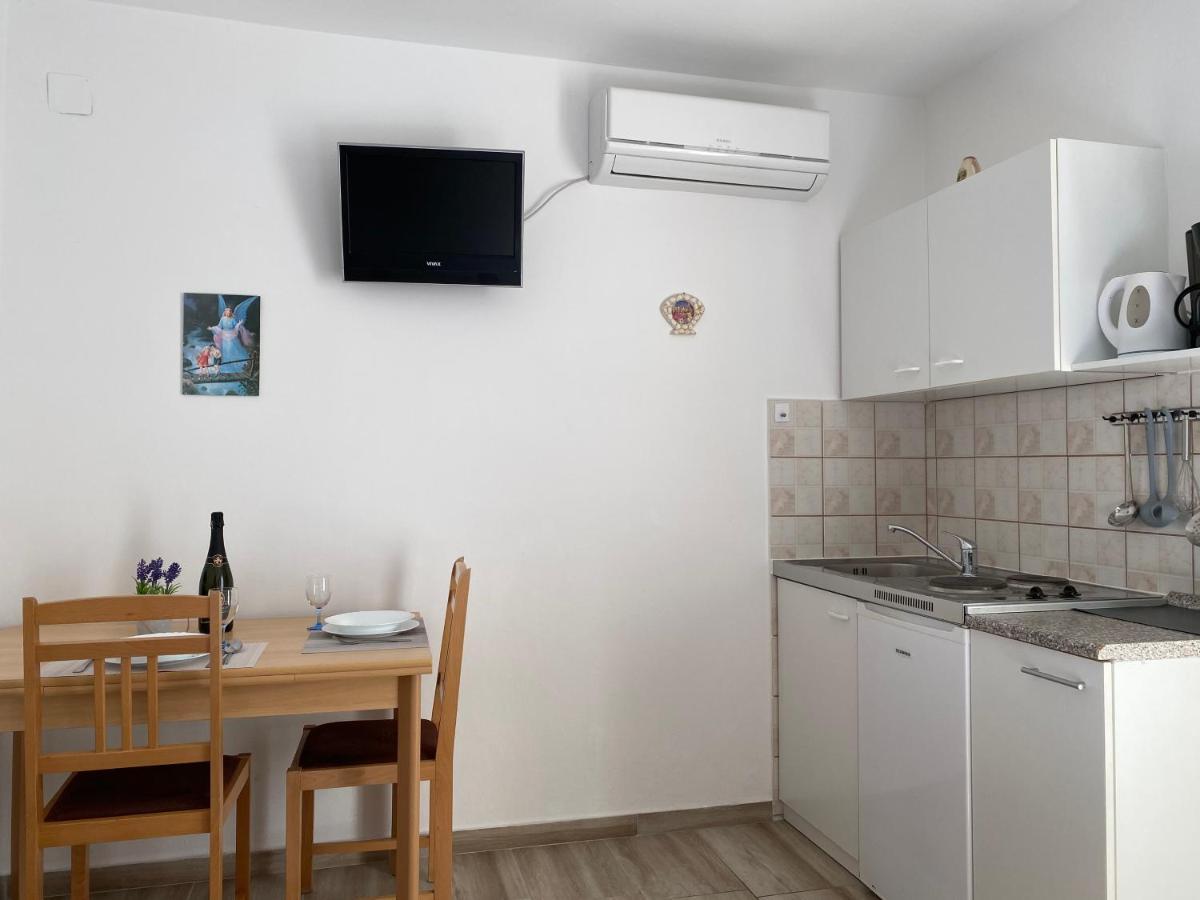 Guest House Dijana Krk Town Exterior foto