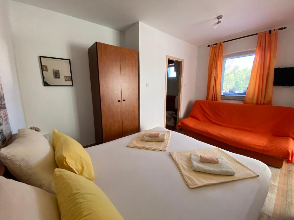 Guest House Dijana Krk Town Exterior foto
