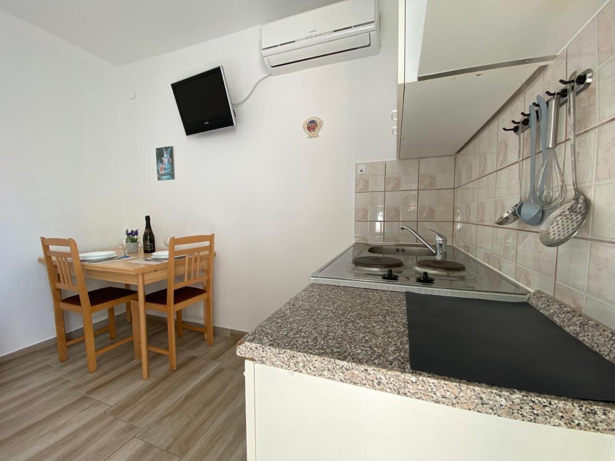 Guest House Dijana Krk Town Exterior foto