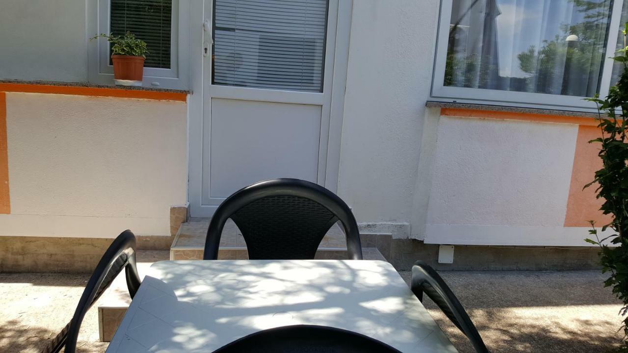 Guest House Dijana Krk Town Exterior foto
