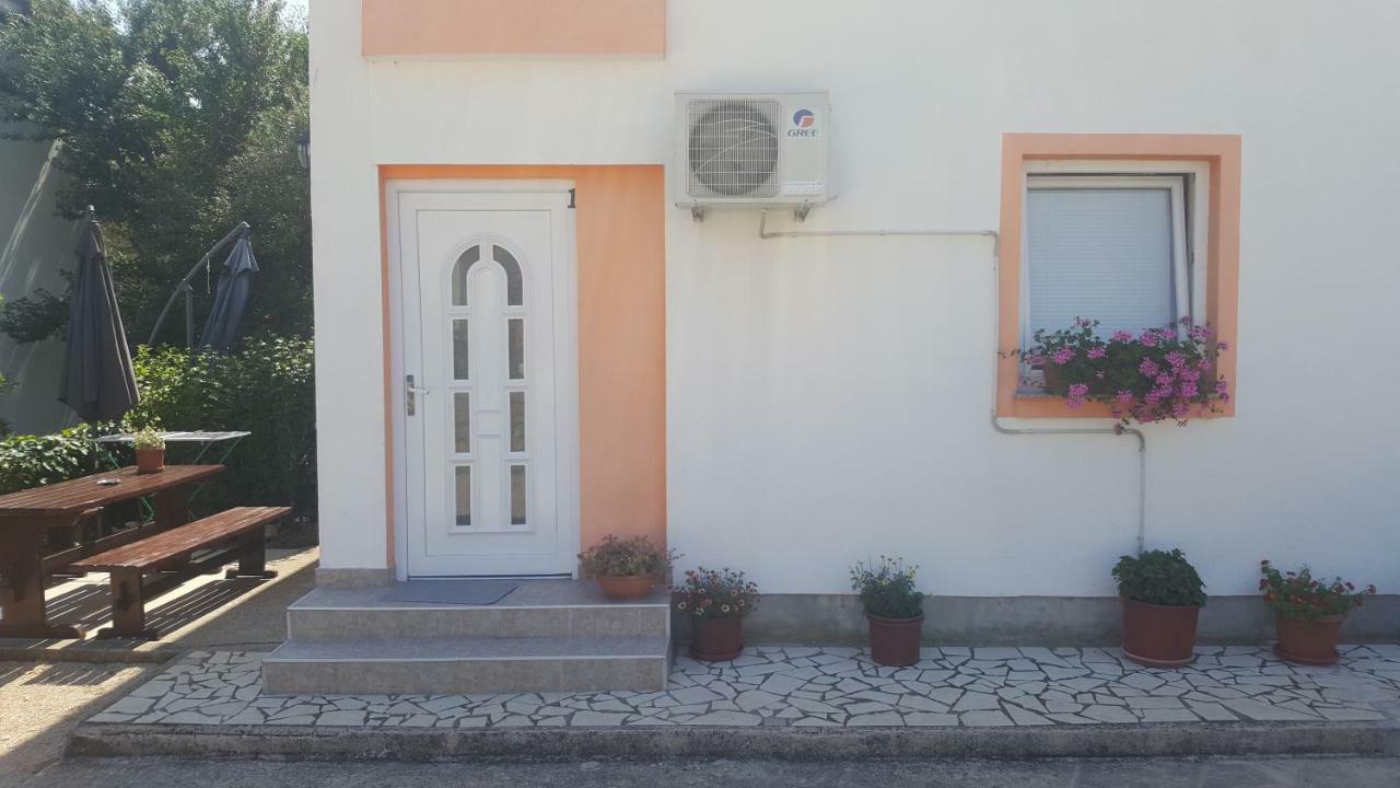 Guest House Dijana Krk Town Exterior foto