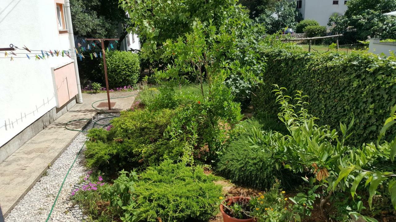 Guest House Dijana Krk Town Exterior foto