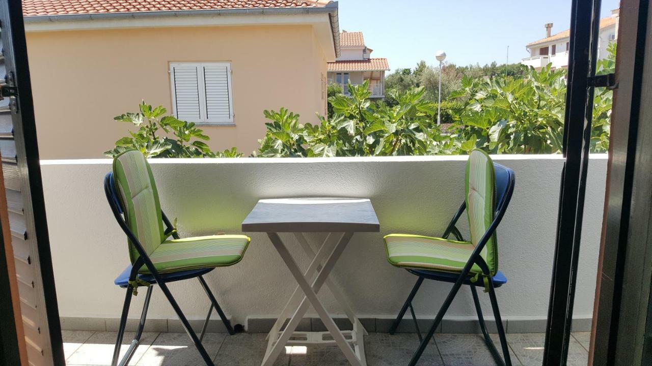 Guest House Dijana Krk Town Exterior foto